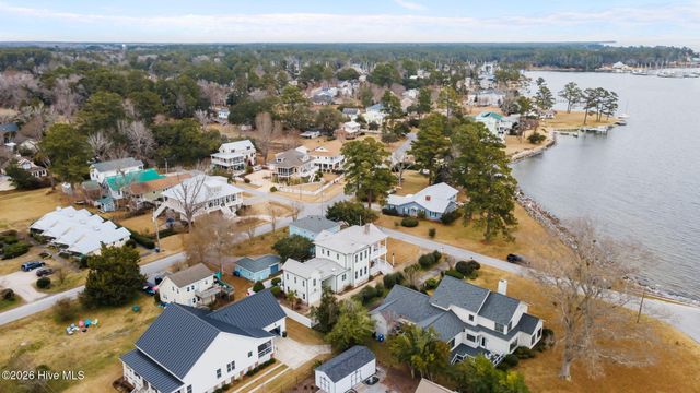 203 Vandemere Street, Oriental, NC 28571