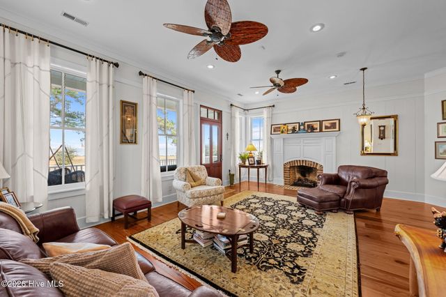 203 Vandemere Street, Oriental, NC 28571