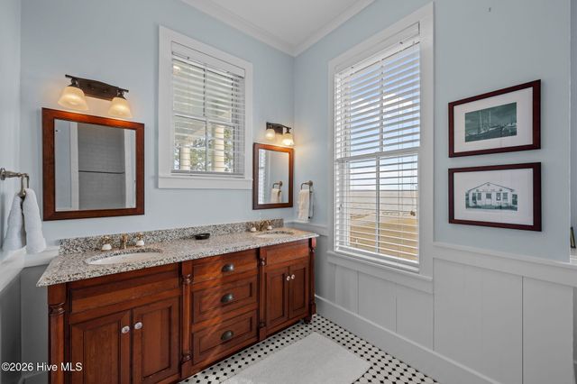 203 Vandemere Street, Oriental, NC 28571