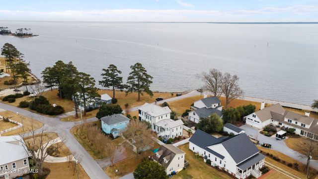 203 Vandemere Street, Oriental, NC 28571