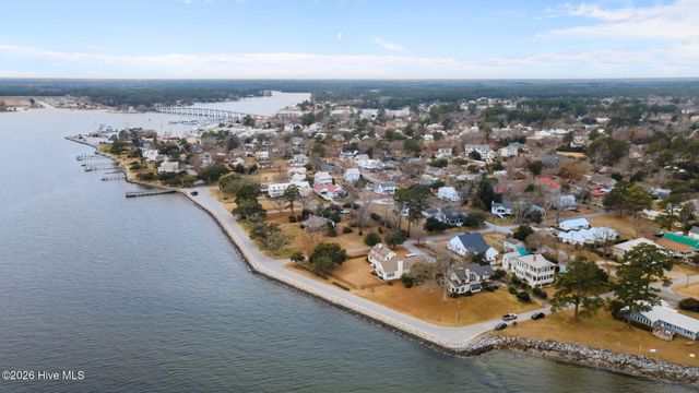 203 Vandemere Street, Oriental, NC 28571