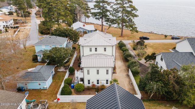 203 Vandemere Street, Oriental, NC 28571