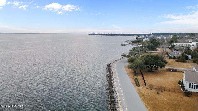 203 Vandemere Street, Oriental, NC 28571