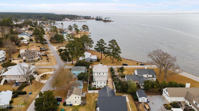 203 Vandemere Street, Oriental, NC 28571