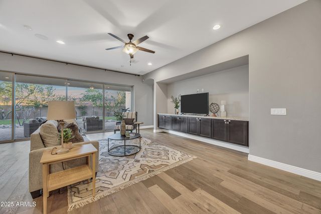 4254 E VALENCIA Drive, Phoenix, AZ 85042