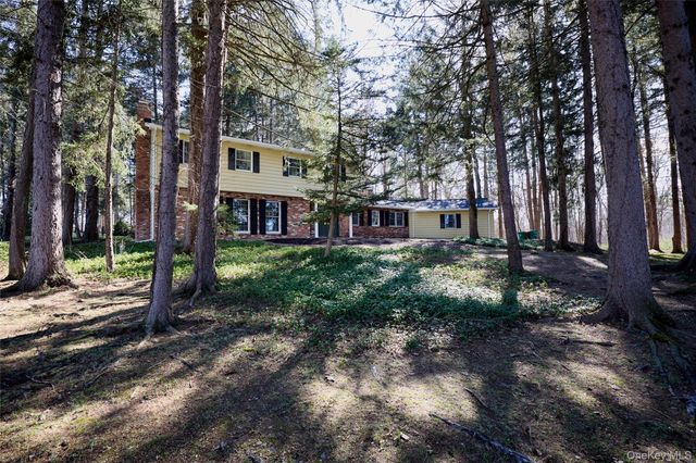 5 Genung Court, Hopewell Junction, NY 12533