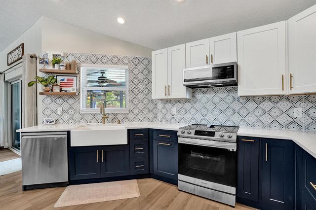 1711 W Oak Knoll Circle, Davie, FL 33324