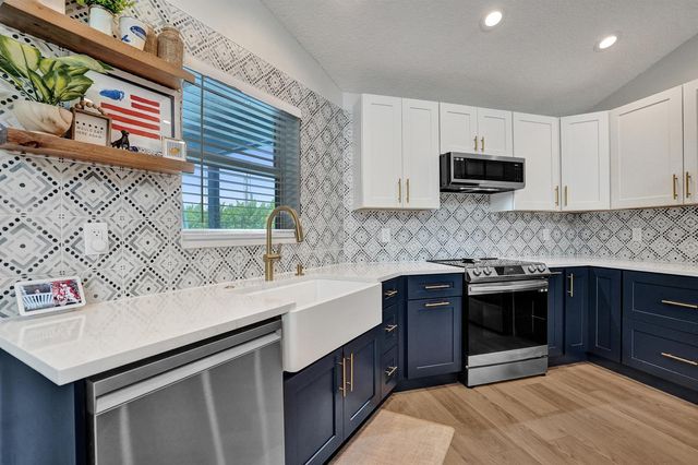 1711 W Oak Knoll Circle, Davie, FL 33324