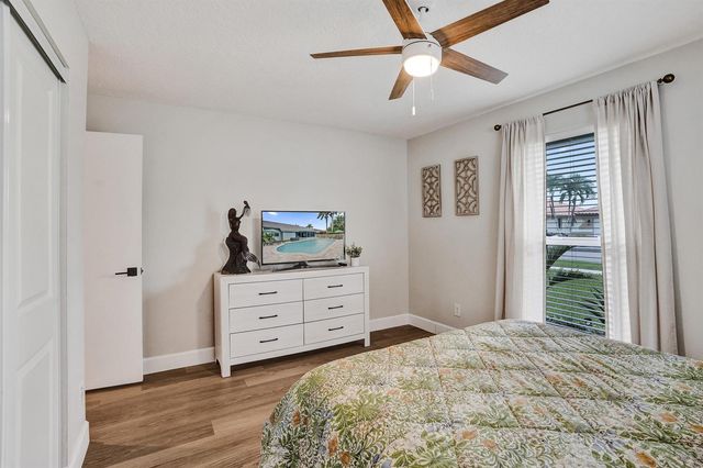 1711 W Oak Knoll Circle, Davie, FL 33324