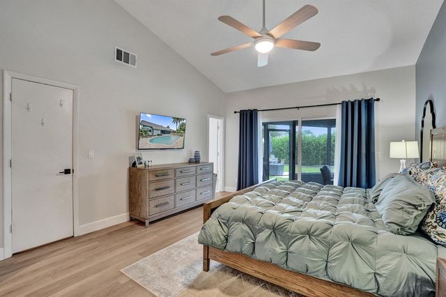 1711 W Oak Knoll Circle, Davie, FL 33324