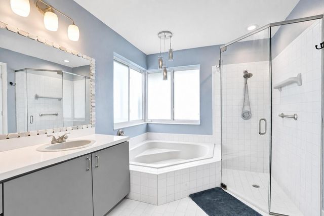 1711 W Oak Knoll Circle, Davie, FL 33324