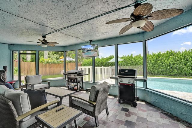 1711 W Oak Knoll Circle, Davie, FL 33324