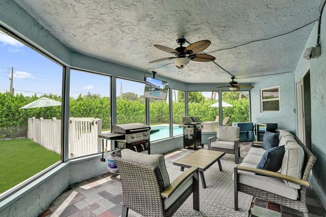 1711 W Oak Knoll Circle, Davie, FL 33324
