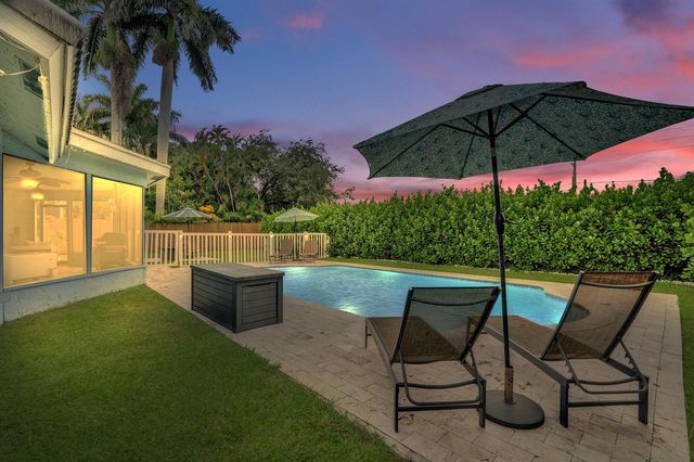 1711 W Oak Knoll Circle, Davie, FL 33324