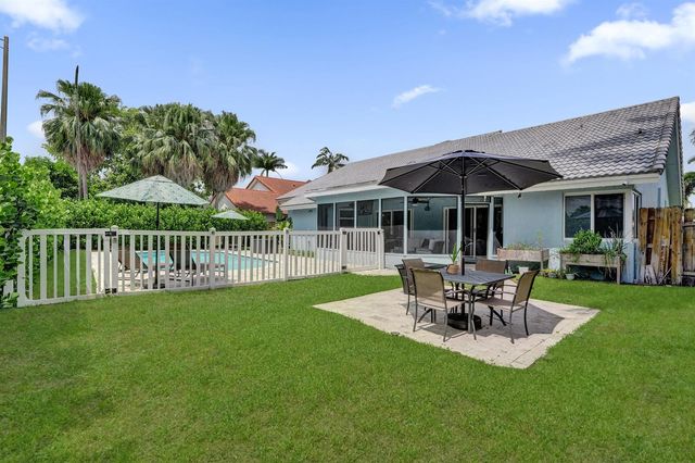 1711 W Oak Knoll Circle, Davie, FL 33324