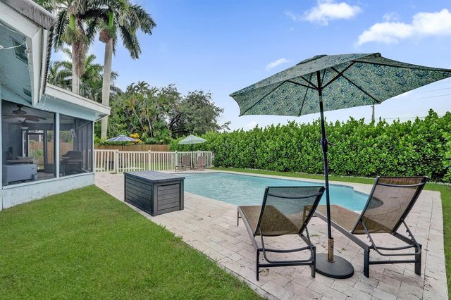 1711 W Oak Knoll Circle, Davie, FL 33324