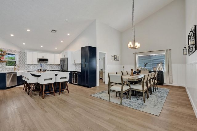 1711 W Oak Knoll Circle, Davie, FL 33324