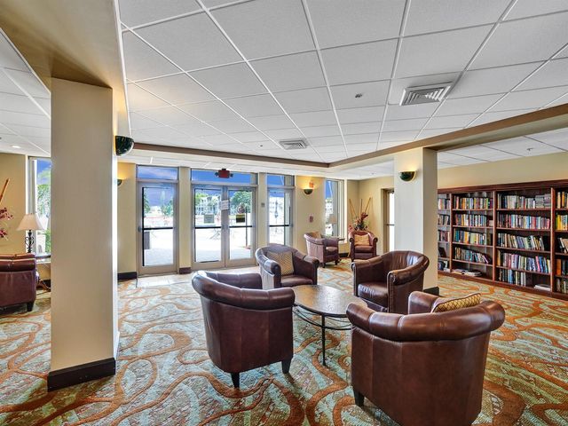 1711 W Oak Knoll Circle, Davie, FL 33324
