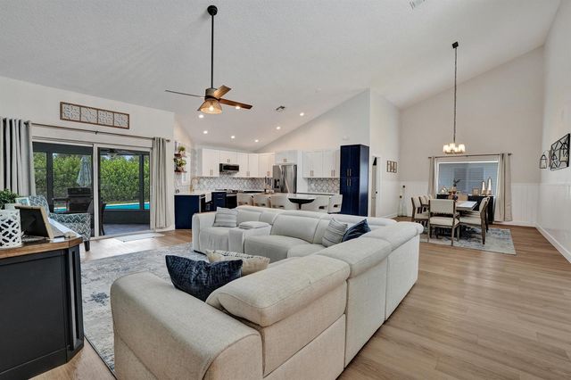 1711 W Oak Knoll Circle, Davie, FL 33324
