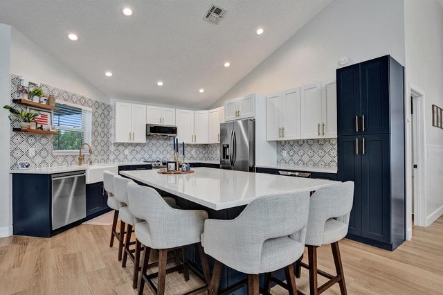 1711 W Oak Knoll Circle, Davie, FL 33324