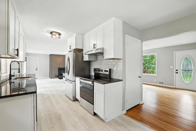 6465 Edgewood Avenue, Woodbury, MN 55125