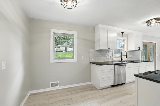 6465 Edgewood Avenue, Woodbury, MN 55125