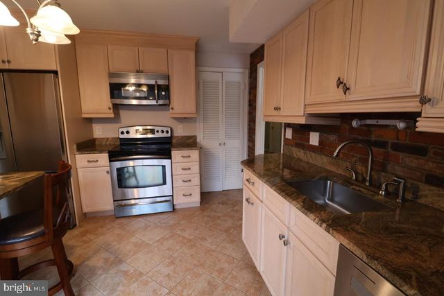 11312 MYRTLE LN, Reston, VA 20191