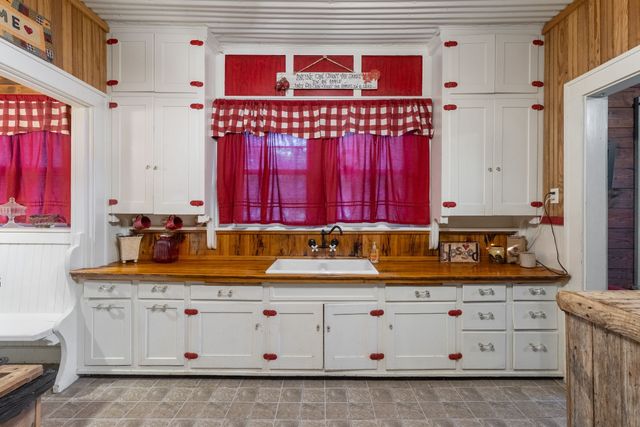 419 W Main Street, Pecan Gap, TX 75469
