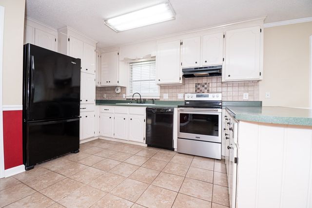 10145 Cottonwood Road, Cottonwood, AL 36320