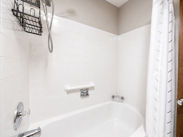 1891 Fox Run Drive C, Elk Grove Village, IL 60007