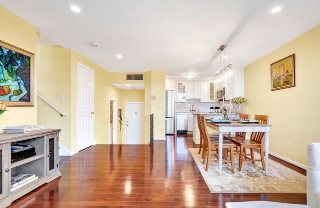 51 Pettee St 49, Newton, MA 02464
