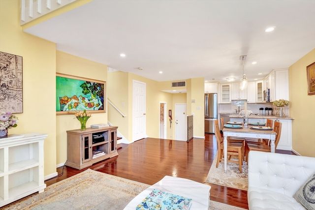 51 Pettee St 49, Newton, MA 02464