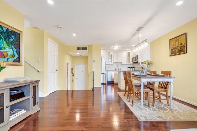 51 Pettee St 49, Newton, MA 02464