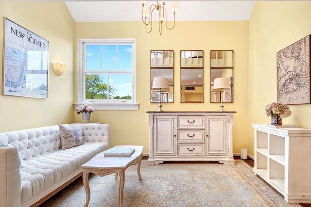 51 Pettee St 49, Newton, MA 02464