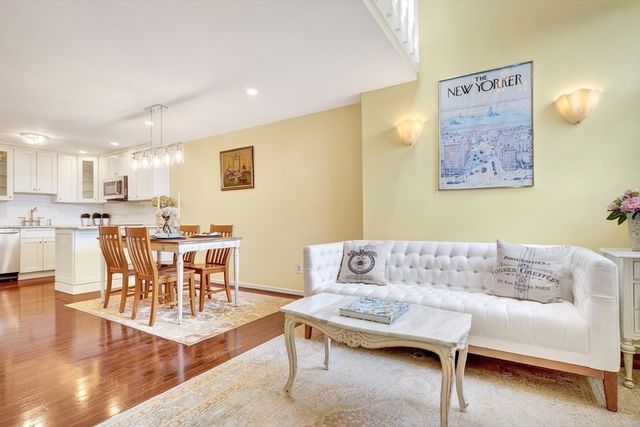 51 Pettee St 49, Newton, MA 02464