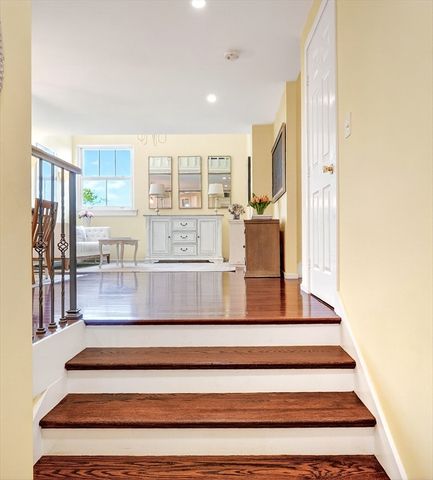 51 Pettee St 49, Newton, MA 02464