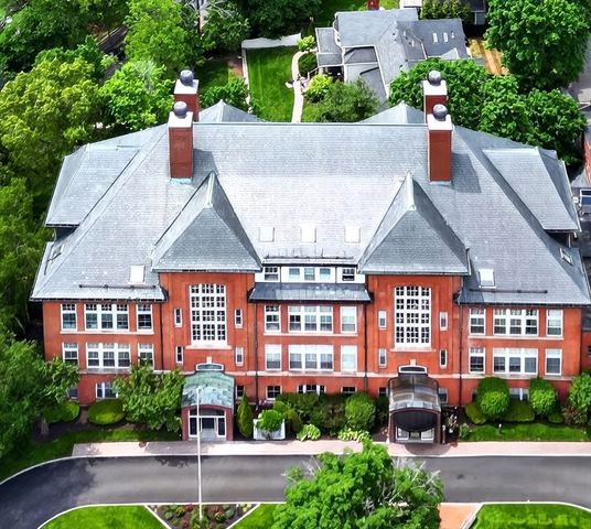 51 Pettee St 49, Newton, MA 02464