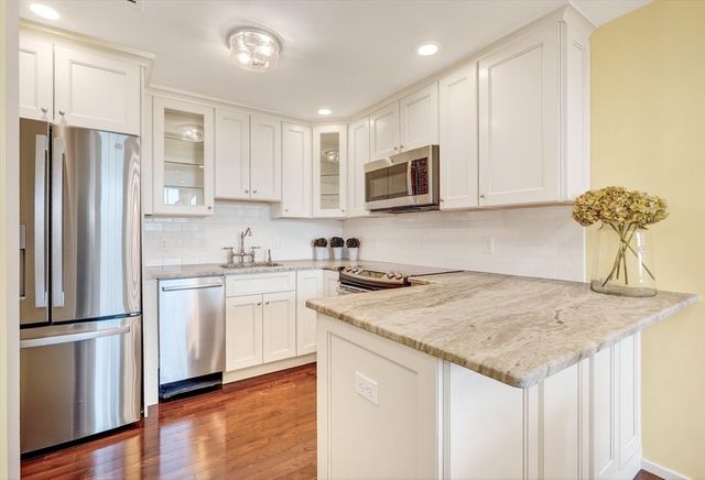 51 Pettee St 49, Newton, MA 02464