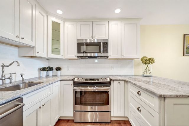 51 Pettee St 49, Newton, MA 02464