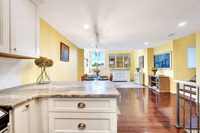 51 Pettee St 49, Newton, MA 02464