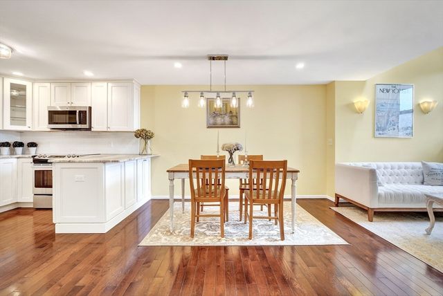 51 Pettee St 49, Newton, MA 02464