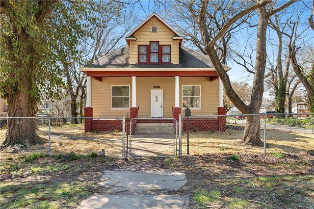 635 N Cedar Street, Nevada, MO 64772