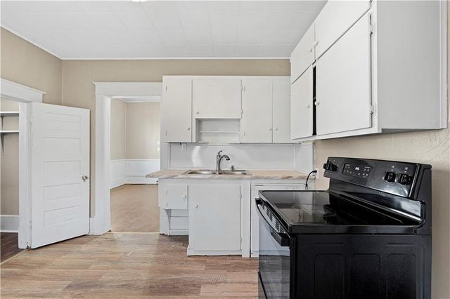 635 N Cedar Street, Nevada, MO 64772