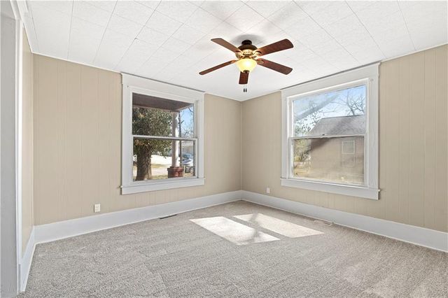 635 N Cedar Street, Nevada, MO 64772