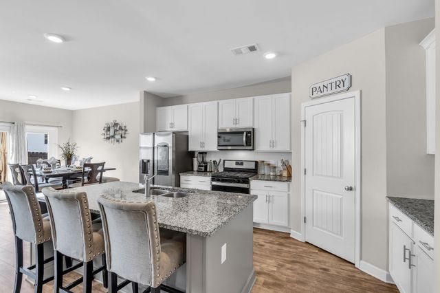 729 Amberton Dr, Smyrna, TN 37167