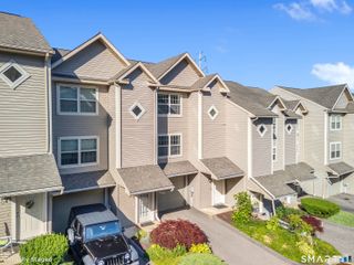 19 Hawthorne Drive 156, New London, CT 06320