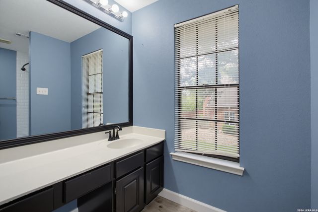69 Chapel Hill Cir, San Antonio, TX 78240
