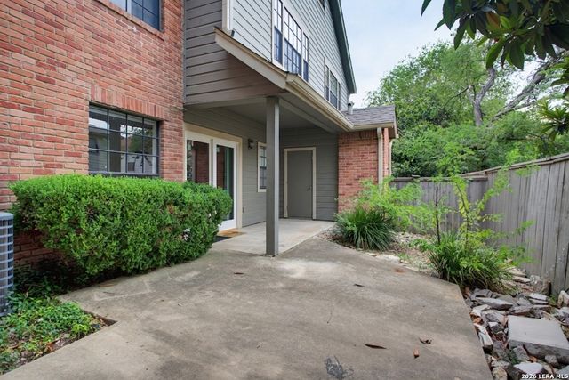 69 Chapel Hill Cir, San Antonio, TX 78240