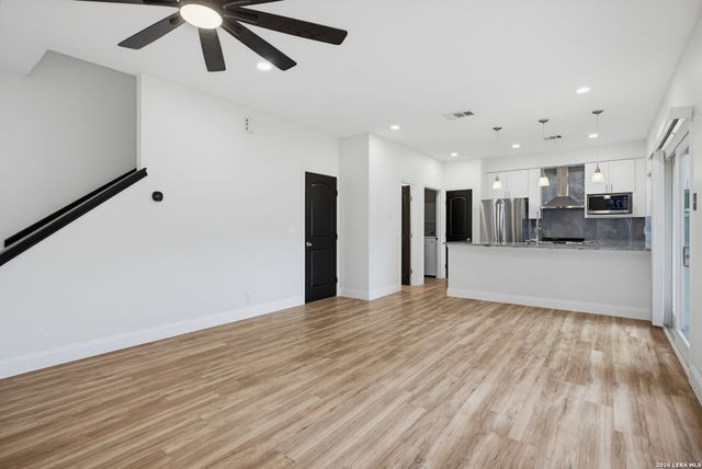 69 Chapel Hill Cir, San Antonio, TX 78240