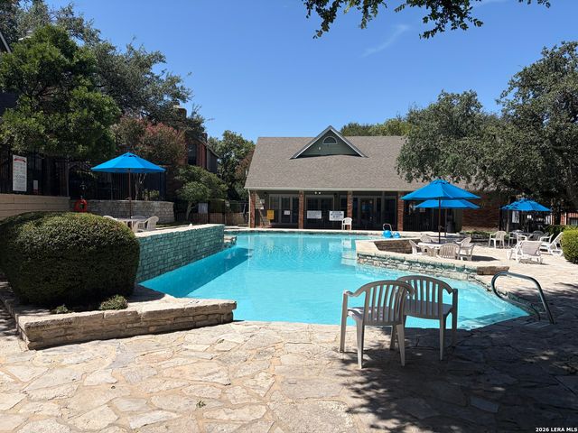 69 Chapel Hill Cir, San Antonio, TX 78240
